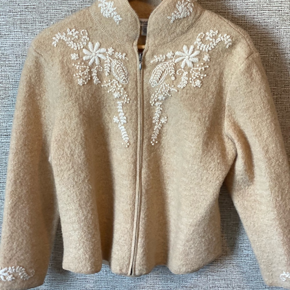 Tan in bordered Wool jacket, PL